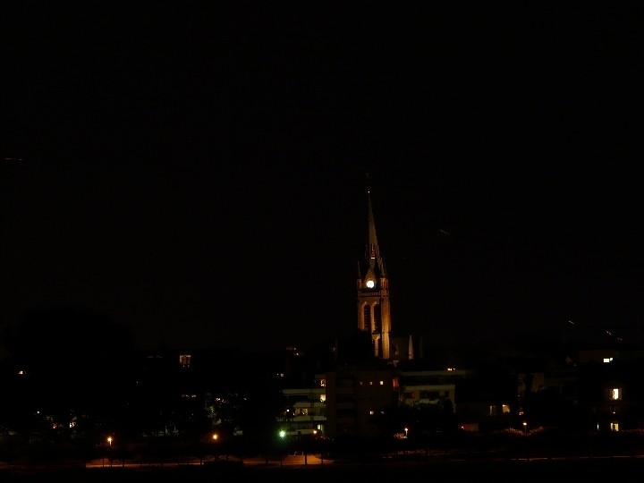 Mehrere Miniatur-Heißluftballons ber Bonn-Beuel, aufgenommen um 22.31 MESZ