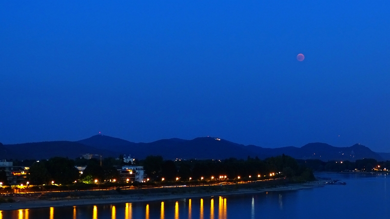 Mond und Mars